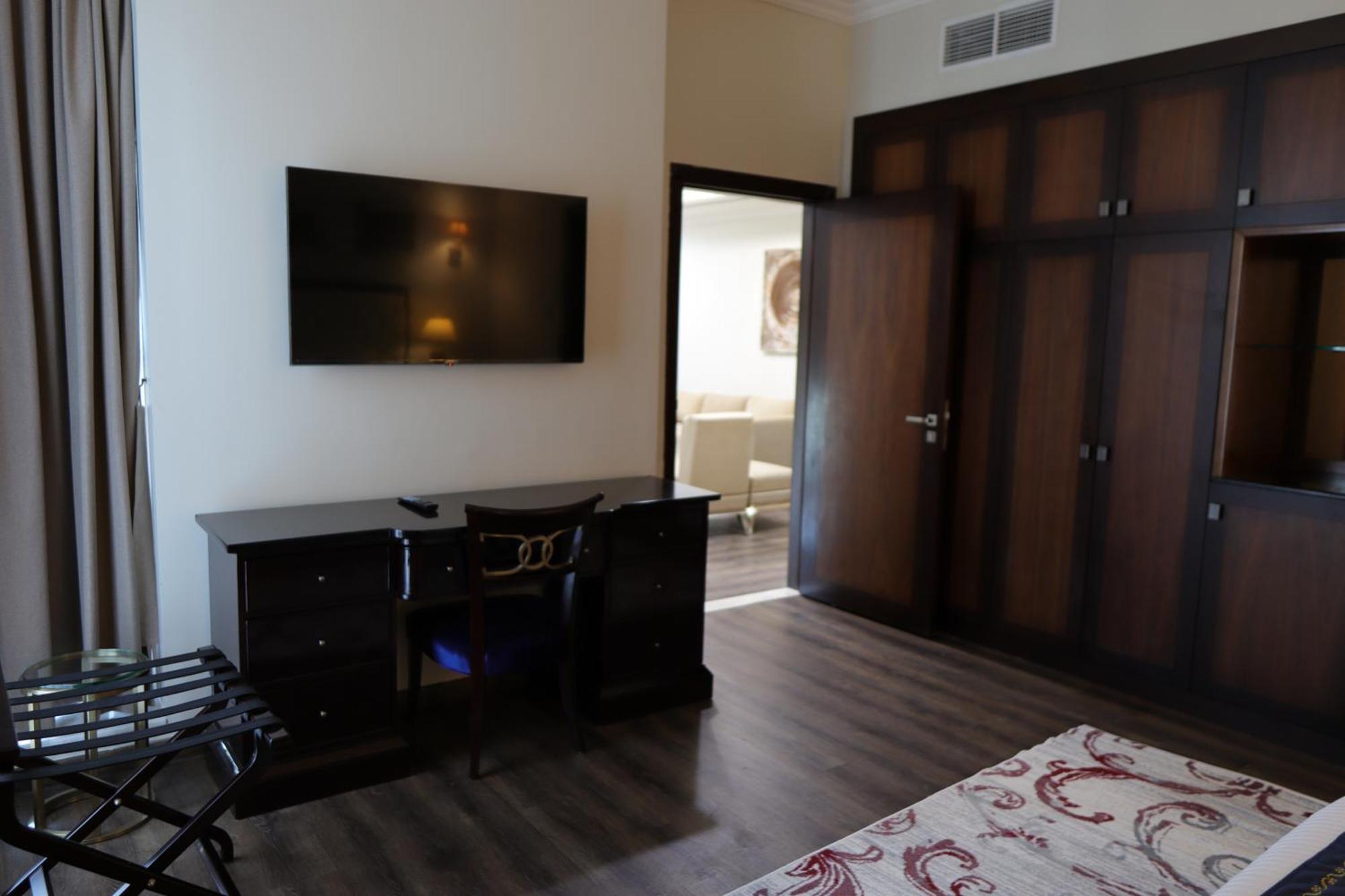 Seven Seas Hotel Дубай Екстериор снимка
