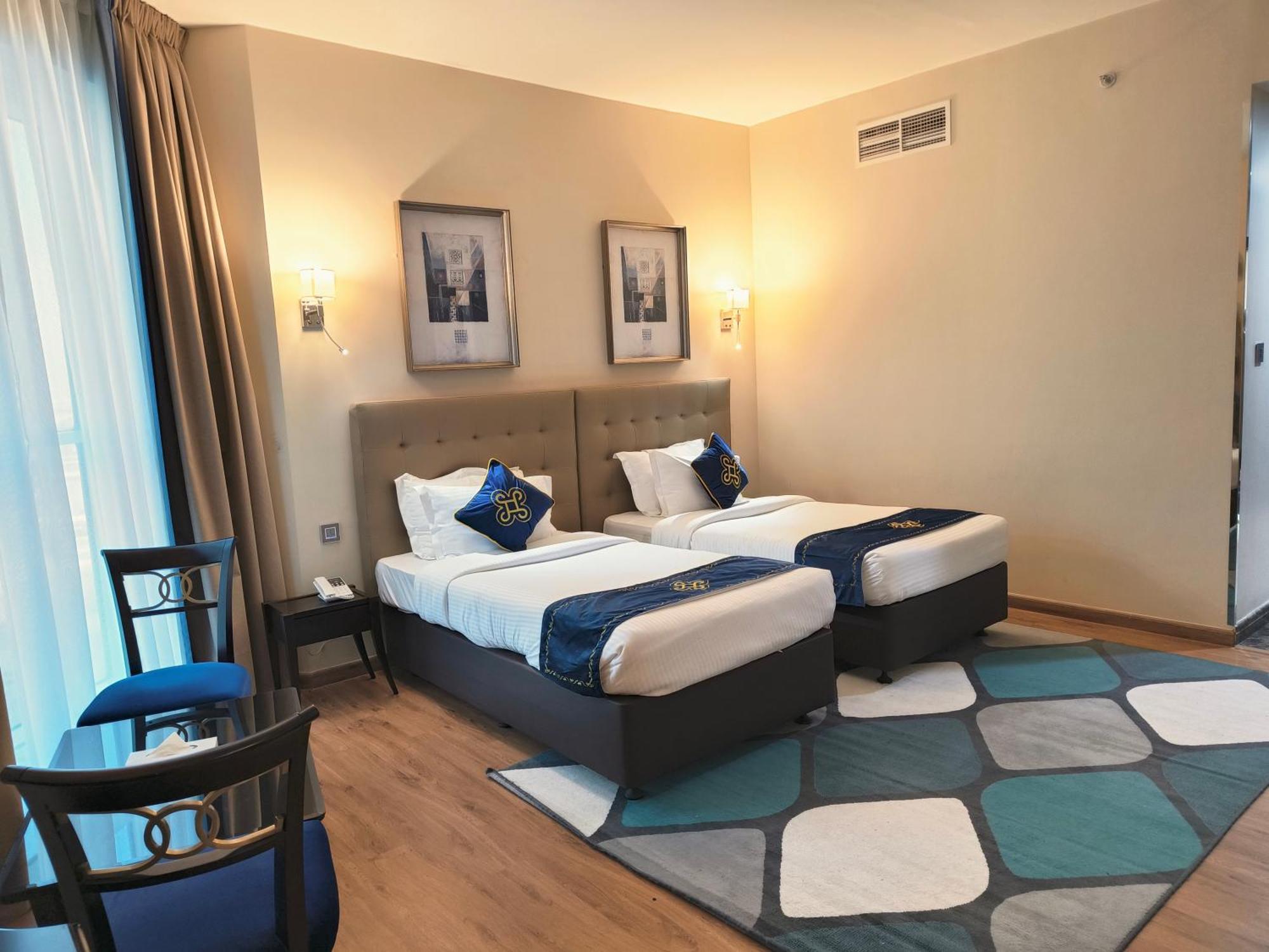 Seven Seas Hotel Дубай Екстериор снимка