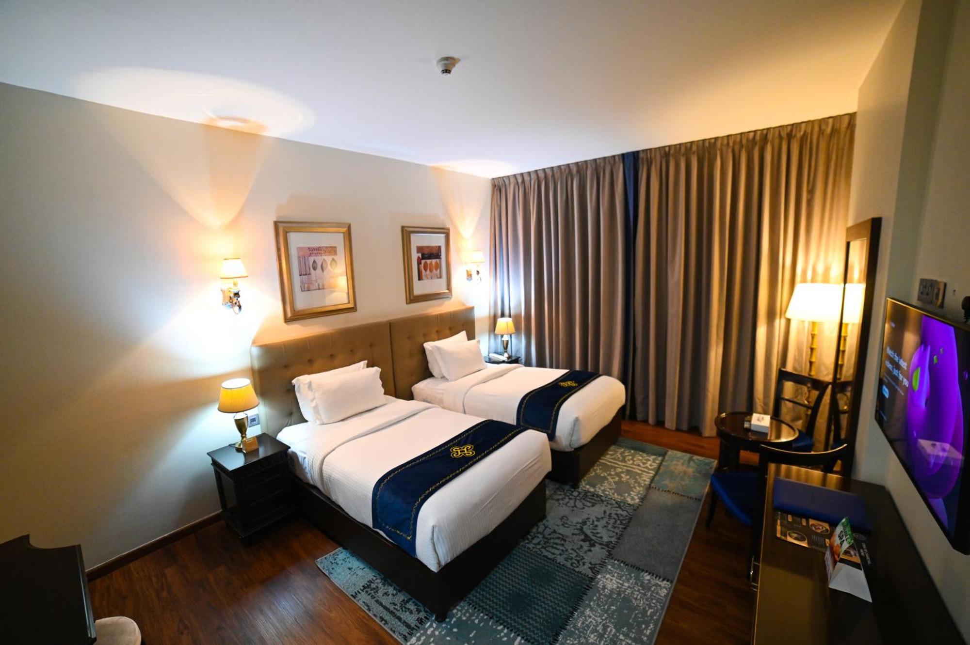 Seven Seas Hotel Дубай Екстериор снимка