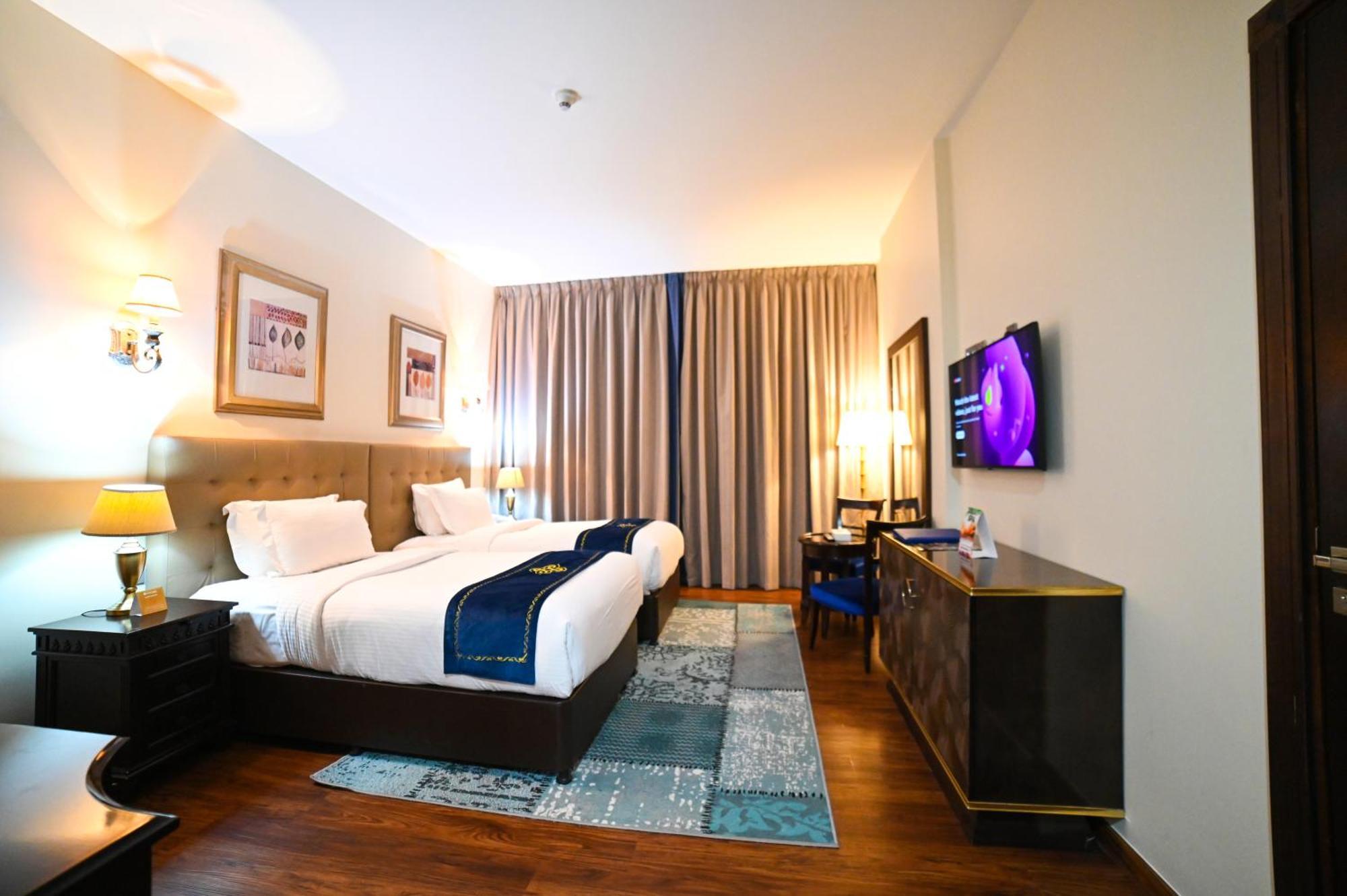 Seven Seas Hotel Дубай Екстериор снимка