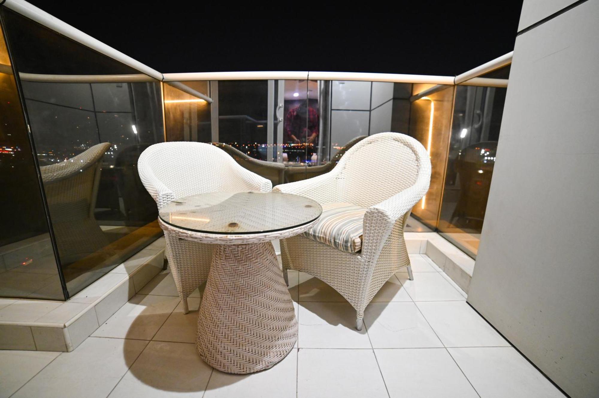 Seven Seas Hotel Дубай Екстериор снимка