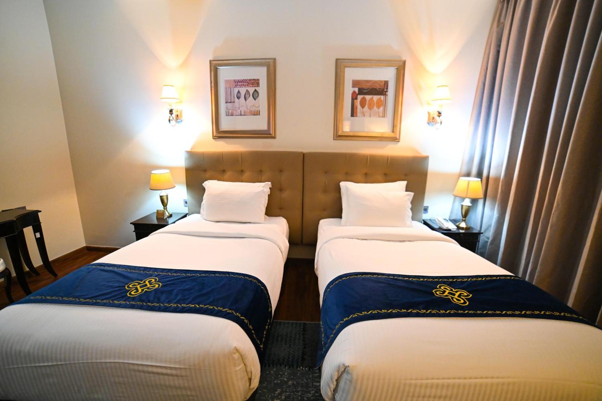 Seven Seas Hotel Дубай Екстериор снимка
